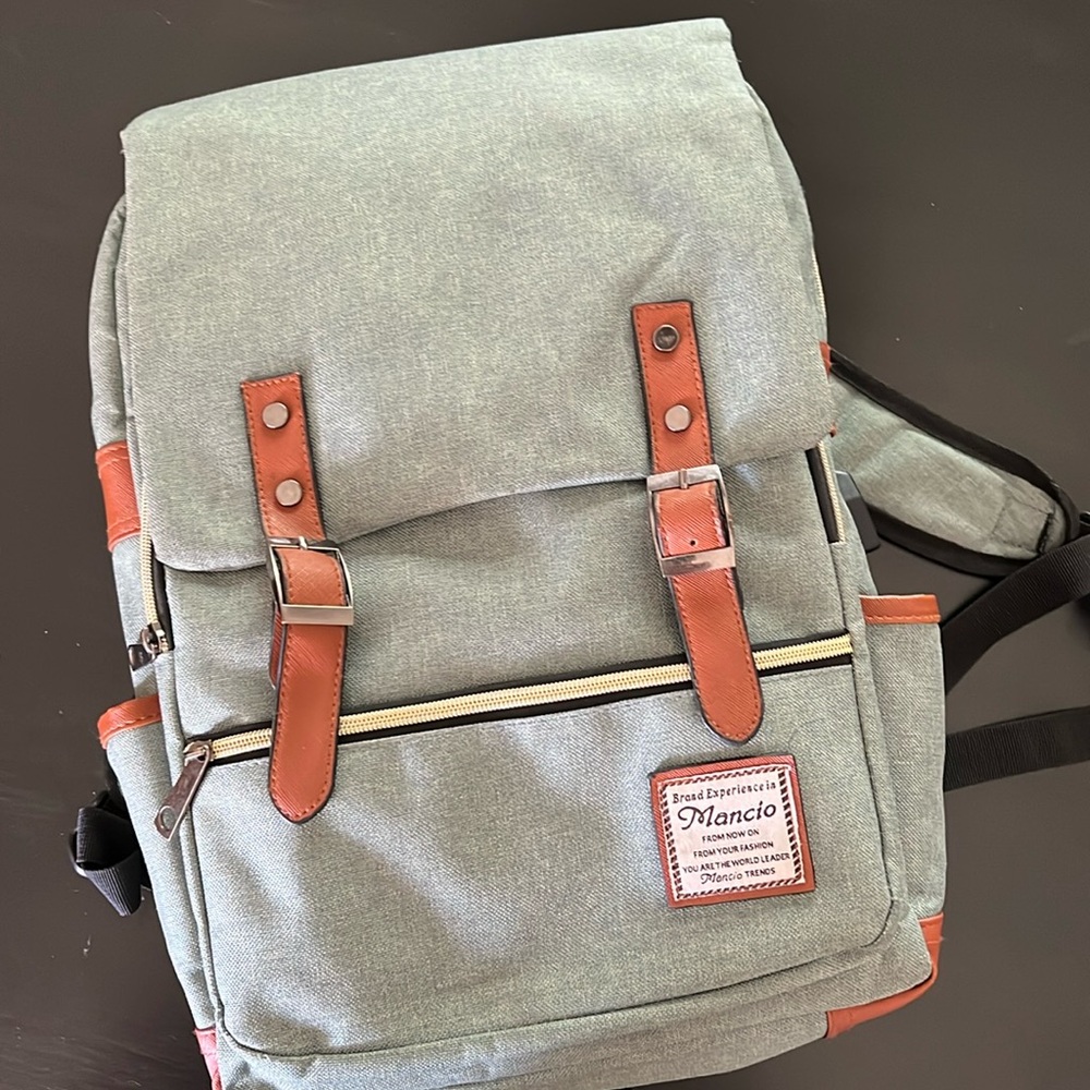 *NWOT* Mancio Slim Laptop Backpack w/ USB port